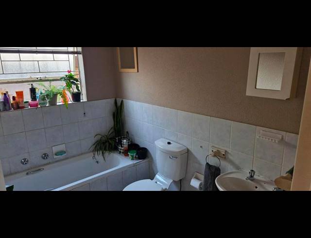 3 BEDROOM APARTMENT FOR SALE IN WILGEHEUWEL